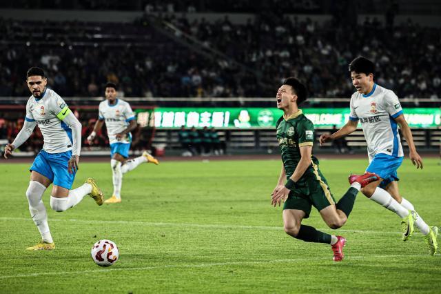 星空体育app官方网站-领跑本土射手榜！中超新星王钰栋的上限在哪儿？