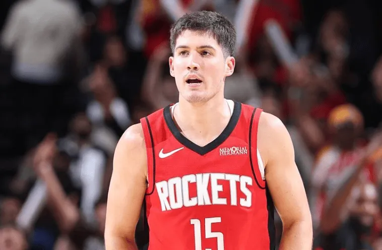 星空体育app下载-谢泼德谈末节12分：感觉太棒了，我有这表现离不开队友支持