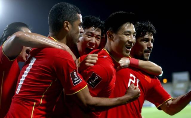 星空体育app官方下载-球员欠薪1年+，但老百姓依然觉得他们挣得太多了？