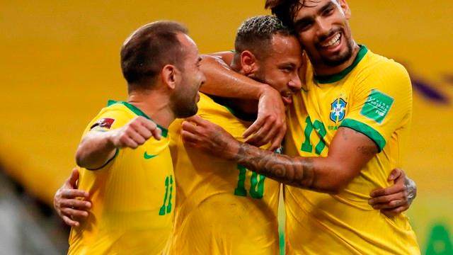 星空体育app官方下载-世预赛进球第1 国家队吃牌第1 内马尔让人爱且恨