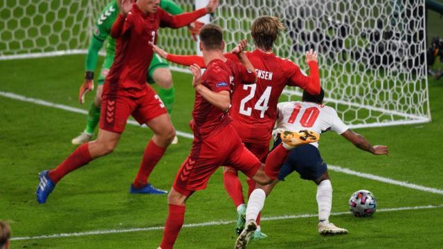 体毛越位再见！感谢欧洲杯，英超VAR终于要改了