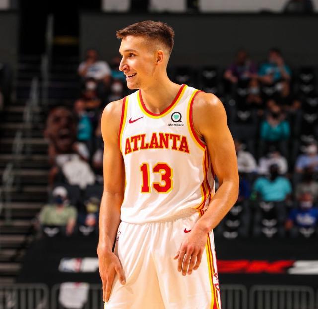 8记三分射穿黄蜂 博格丹状态火爆扛起残阵老鹰