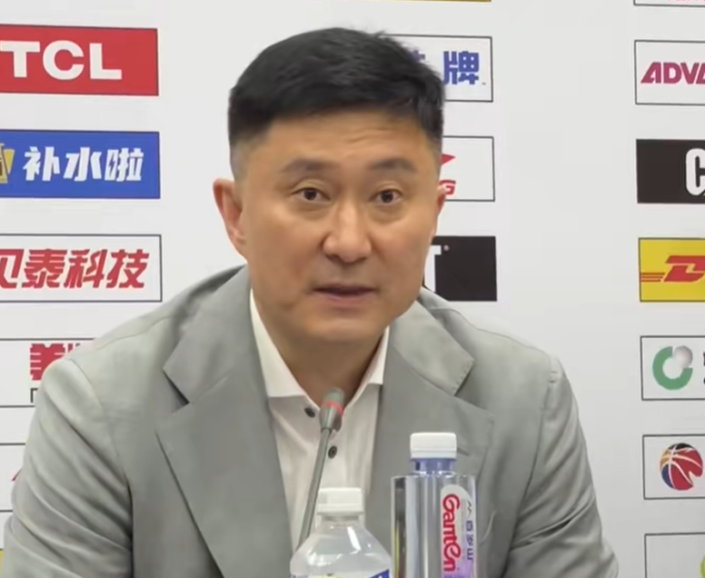 星空体育app下载-胜江苏发布会！杜锋请求包容，回应3争议球员情况，赞张皓嘉发挥